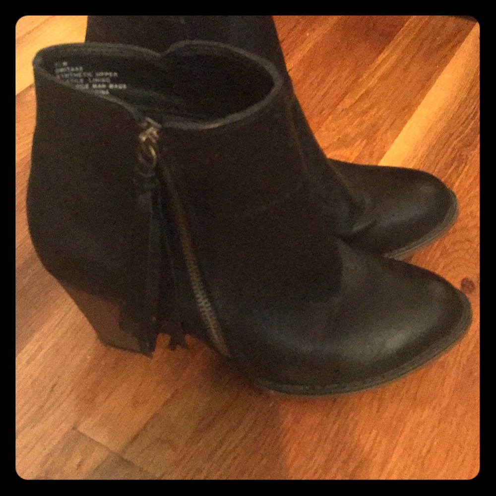 Nine West barely worn booties